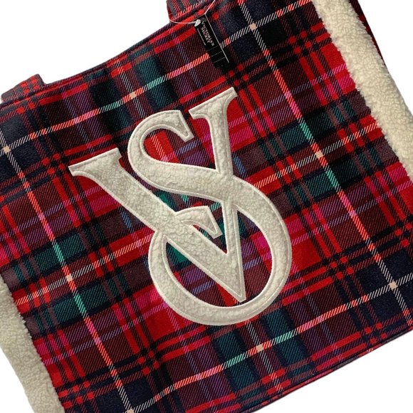 Victorias Secret Tartan Plaid‎ Fleece Trim Monogrammed Holiday Themed Tote - Picture 1 of 9